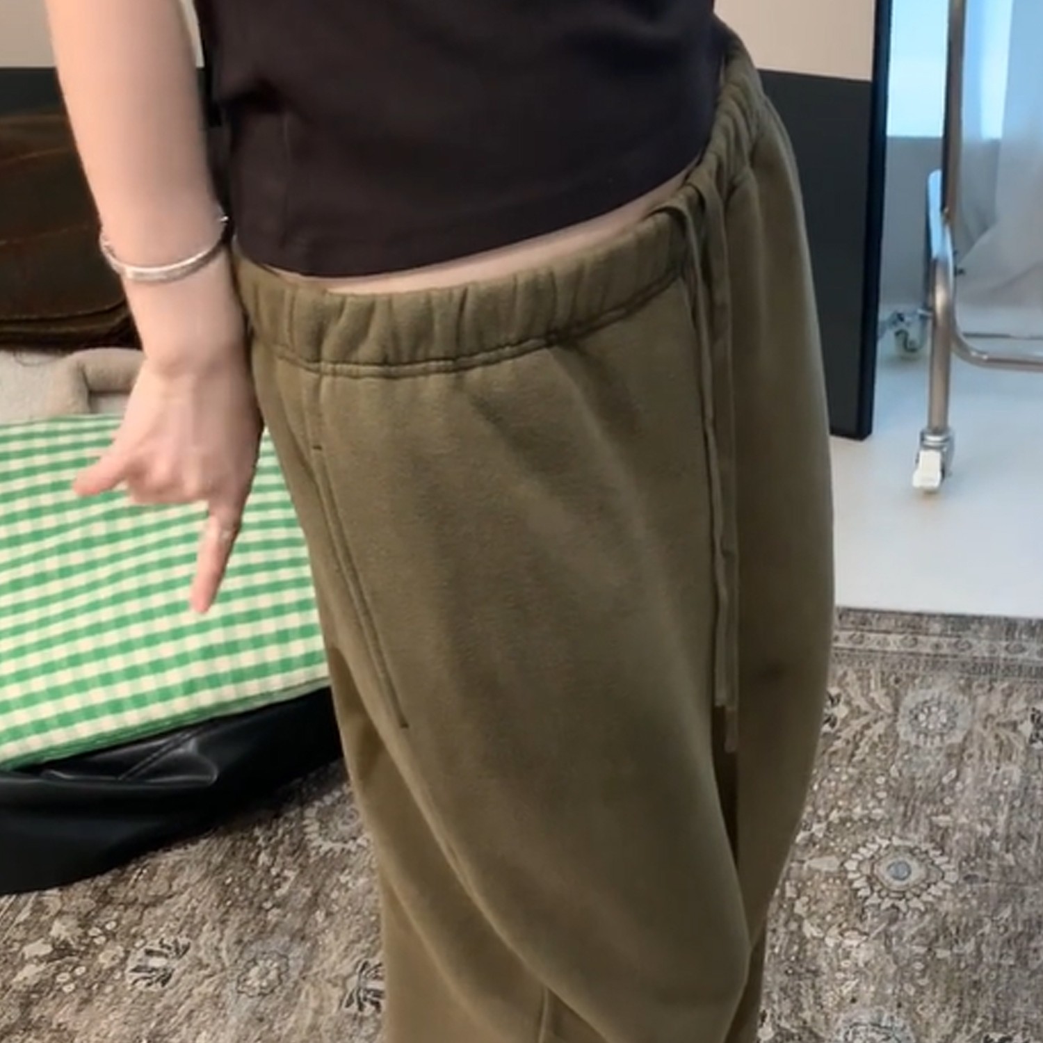 Women's Olive Green Fleece-Lined Straight-Leg Sweatpants - Image 3