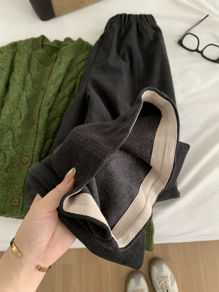 Women's Relaxed Lazy Style Brushed Fleece Wide-Leg Pants Slimming Hip-Covering Retro Thick Cargo Straight Pants - Image 3