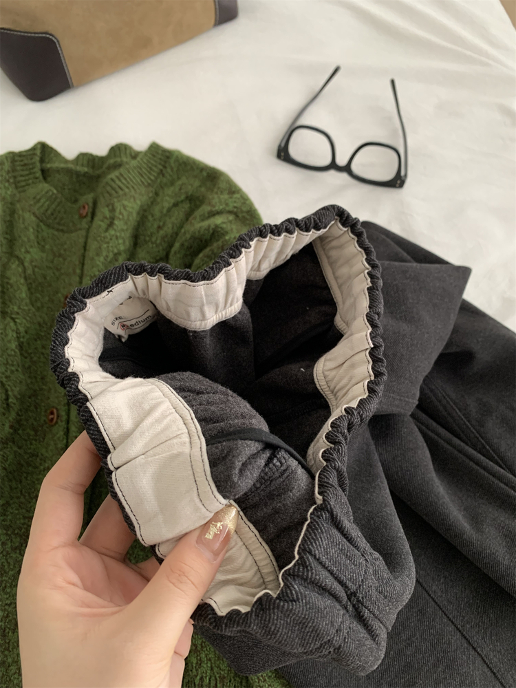 Women's Relaxed Lazy Style Brushed Fleece Wide-Leg Pants Slimming Hip-Covering Retro Thick Cargo Straight Pants - Image 4