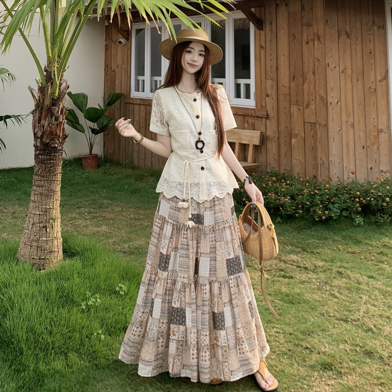Plus Size Vintage Lace Short Sleeve Top and Floral Skirt Two-Piece Set with Belt Summer 2026