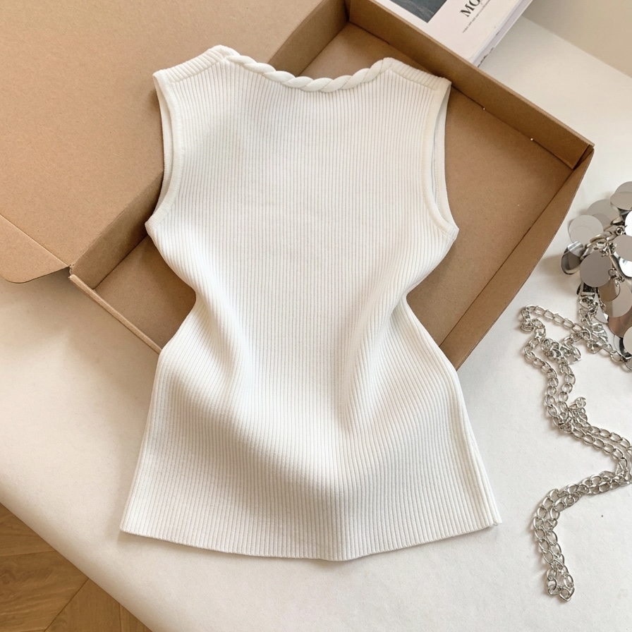 Minimalist Sleeveless Knit Tank Top for Women U-Neck Slim Fit Summer 2026 - Image 5